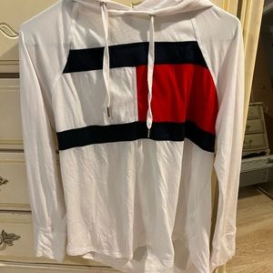 tommy Hilfiger sweatshirt in great condition only worn once